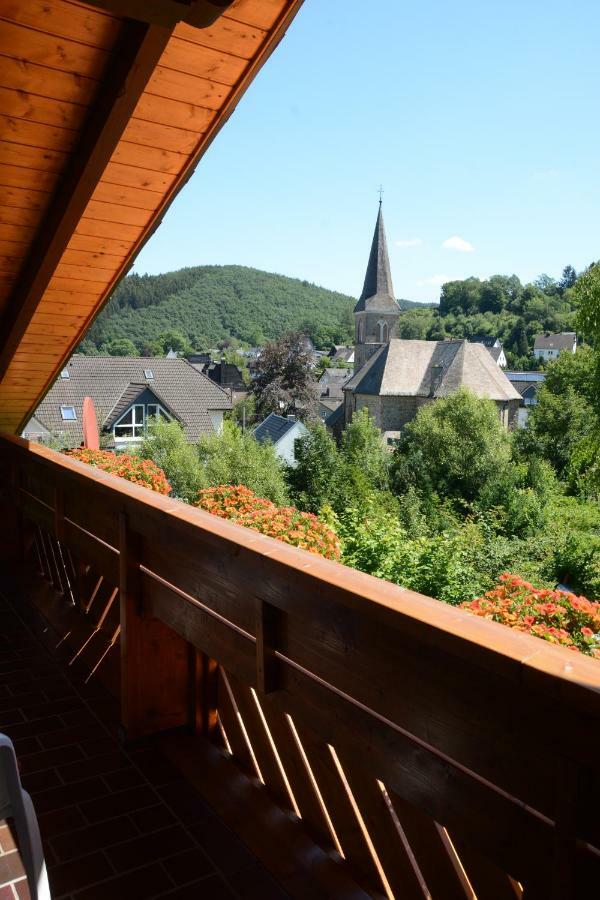Ferienwohnung Burgblick Bilstein エクステリア 写真